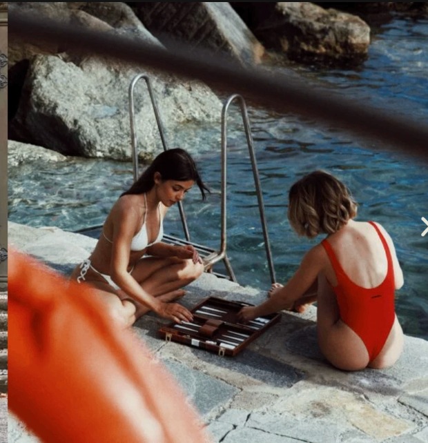 Backgammon a bordo piscina — momenti VIVO